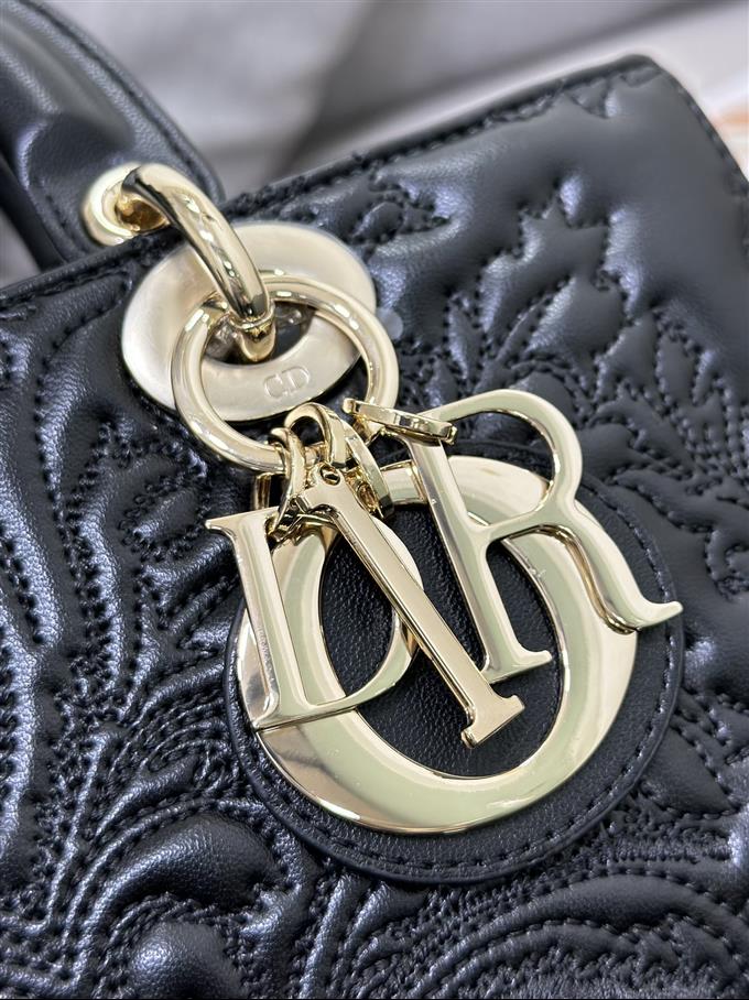 2025228Y700P204513855