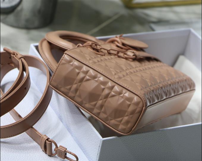 2025228Y700P204514686