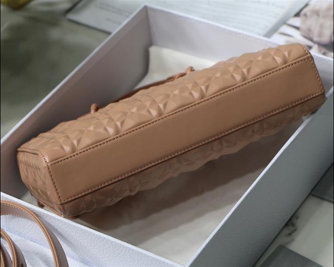 2025228Y700P204514702