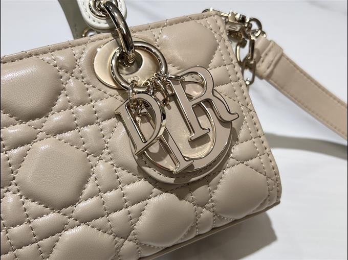 2025228Y700P204515250