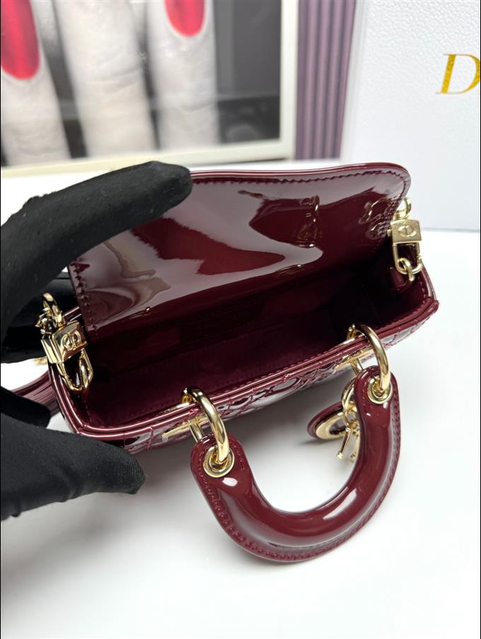 2025228Y700P215711912