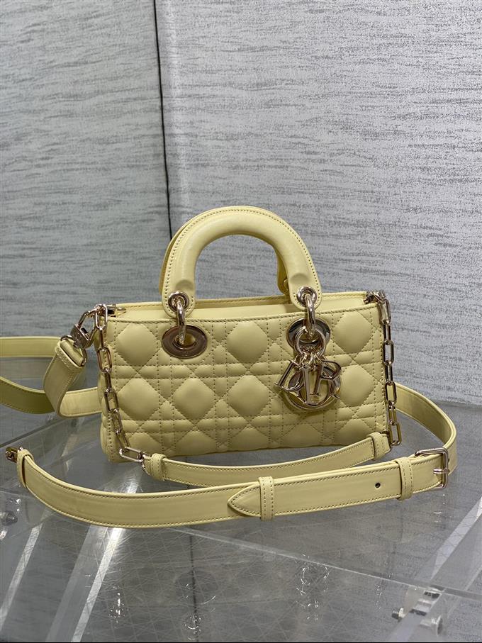 2025228Y700P215711943