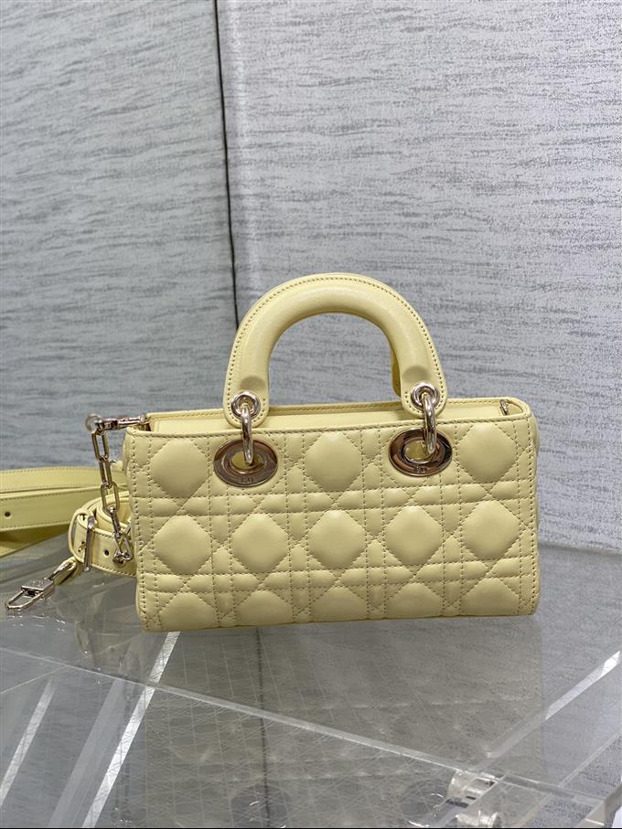 2025228Y700P215712232