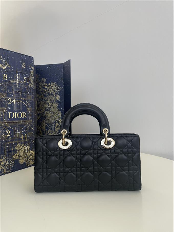 2025228Y700P215712744