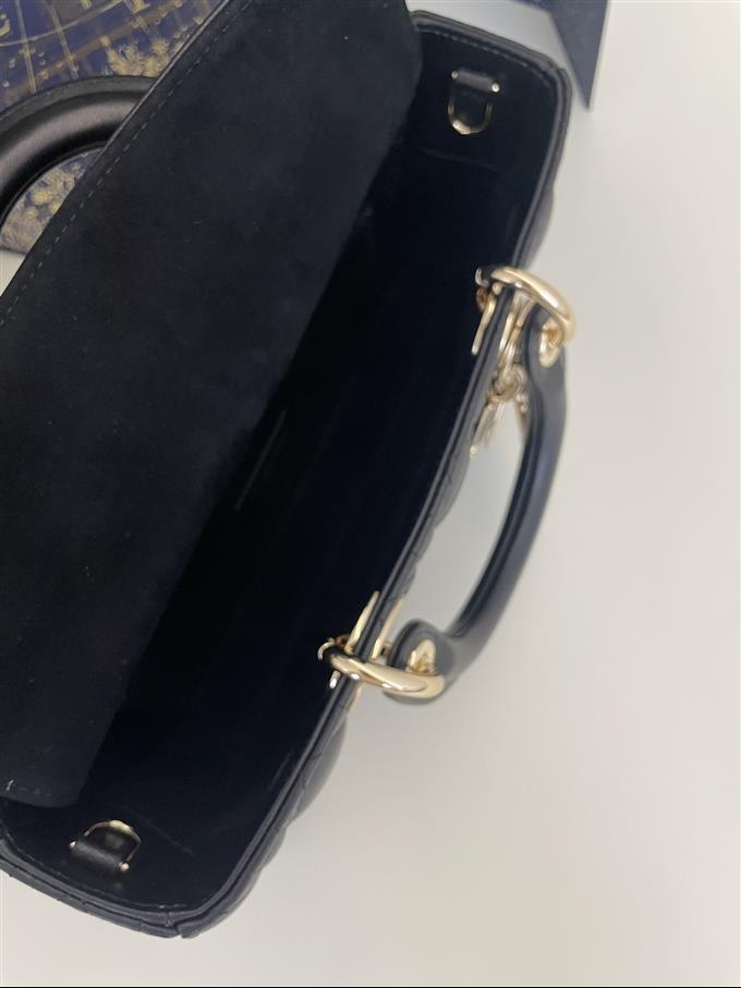 2025228Y700P215712760