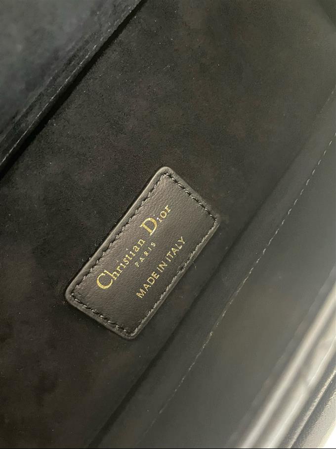 2025228Y700P215712775