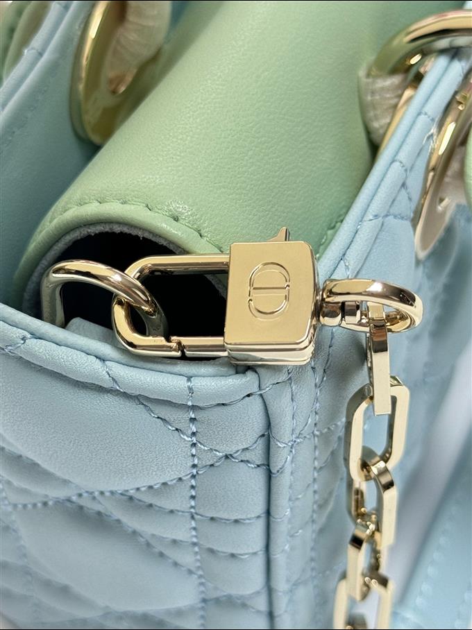 2025228Y750P20444770