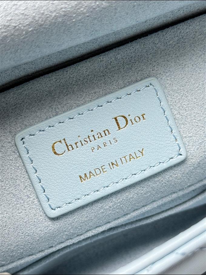 2025228Y750P20444785