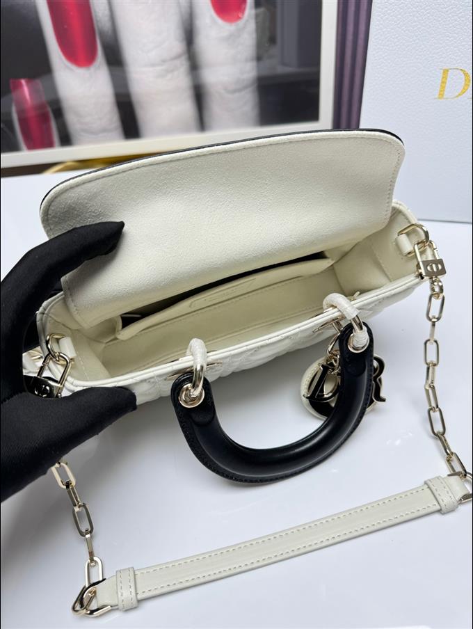 2025228Y750P20444943