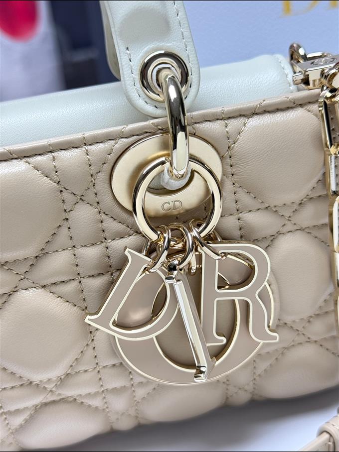 2025228Y750P20445116