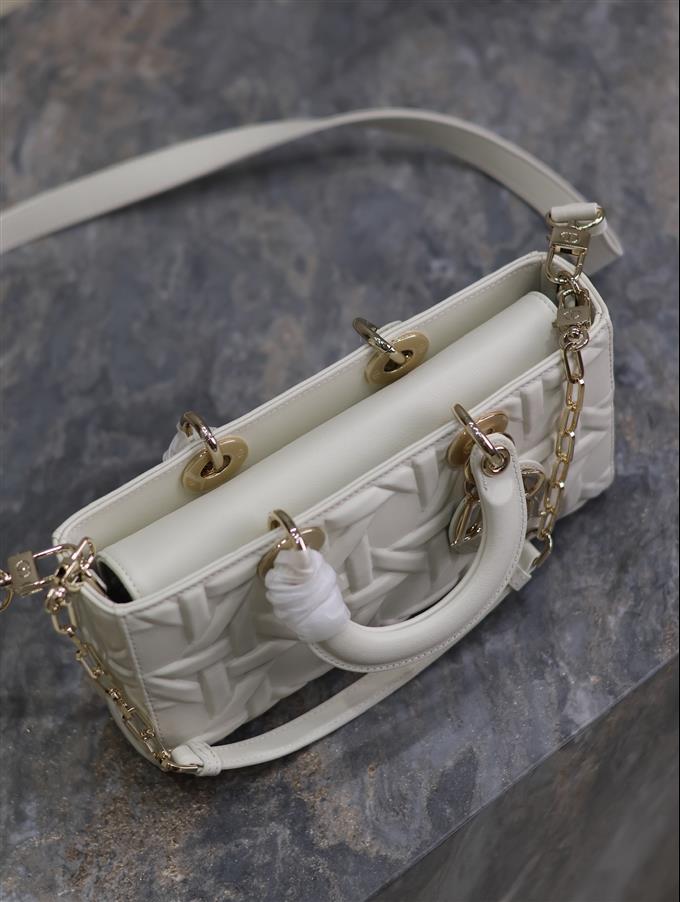 2025228Y750P204516283