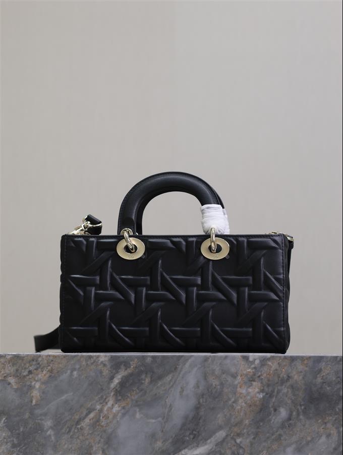 2025228Y750P204516392