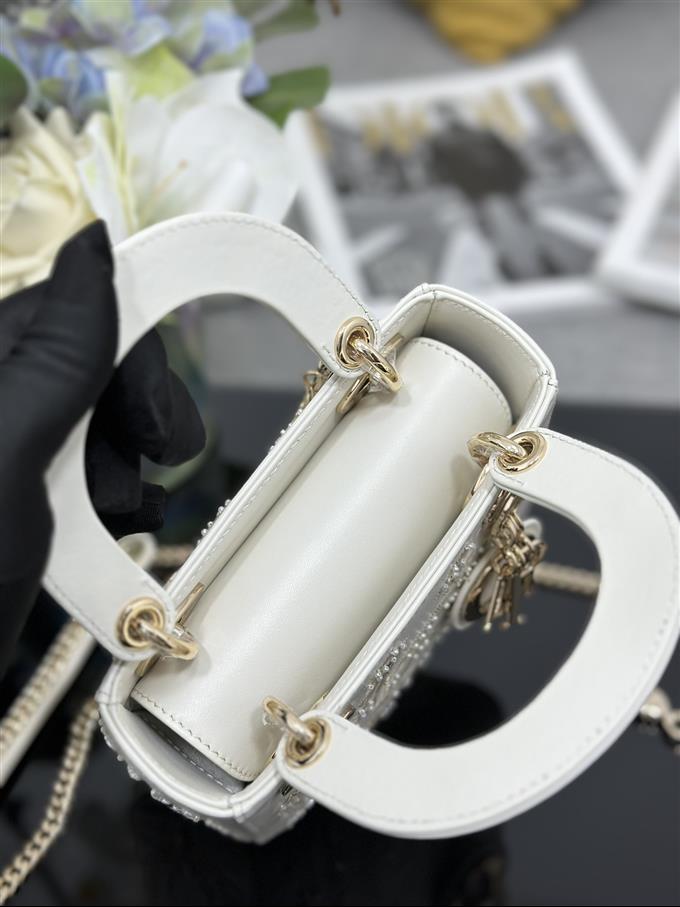 2025228Y1000P21185888