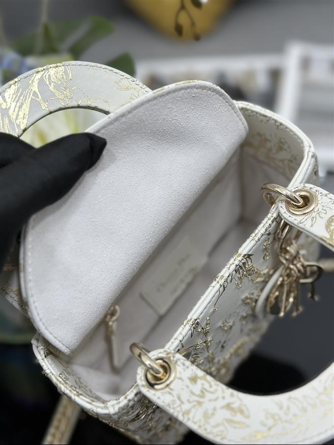 2025228Y1050P211854733