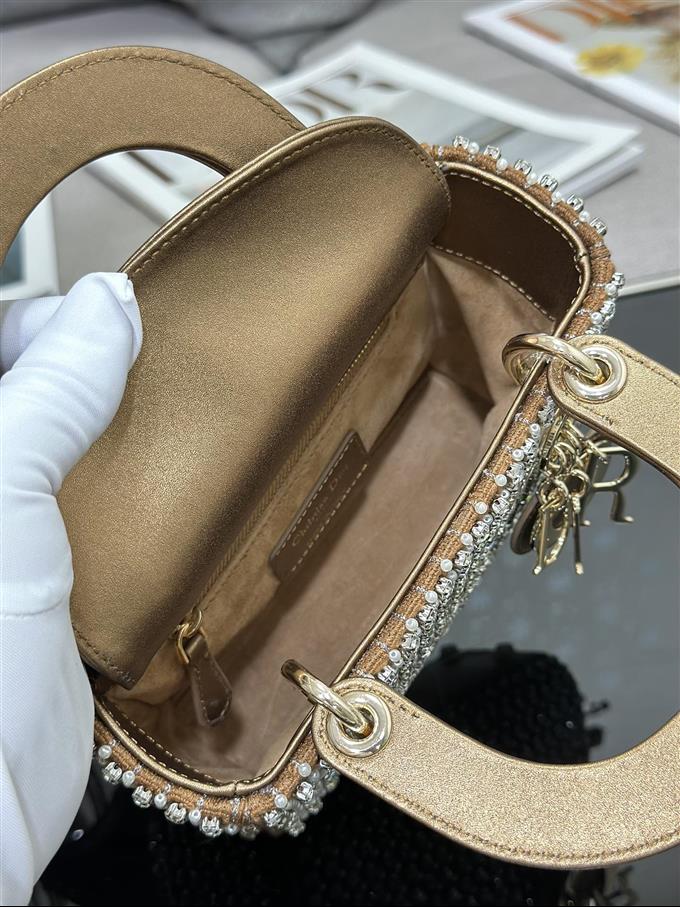 2025228Y1300P211854998