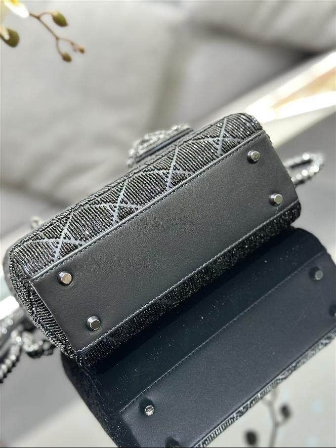 2025228Y1400P211855360