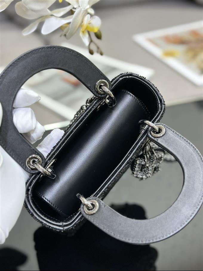 2025228Y1400P211855407