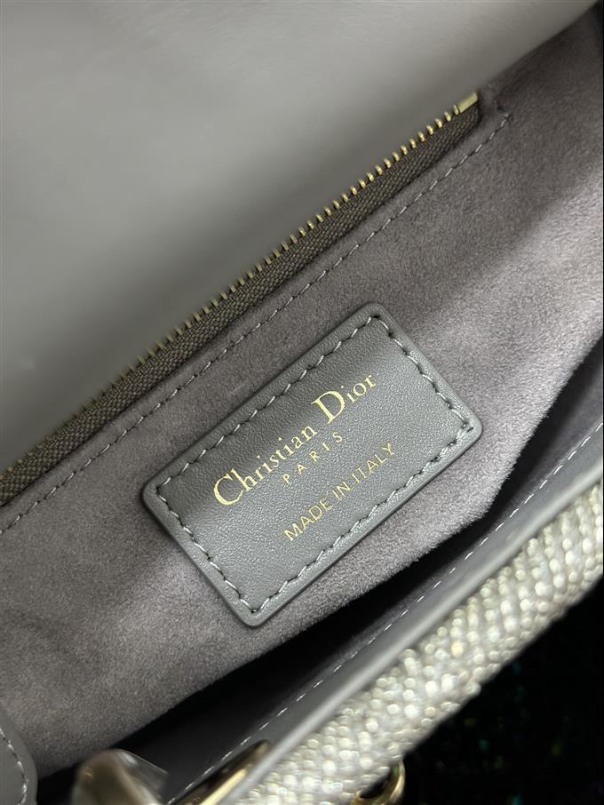 2025228Y1900P211859690