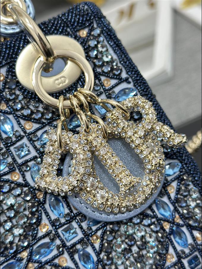 2025228Y1900P211859785