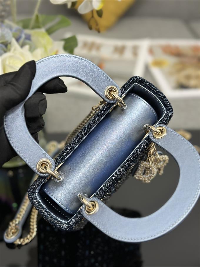 2025228Y1900P211859801