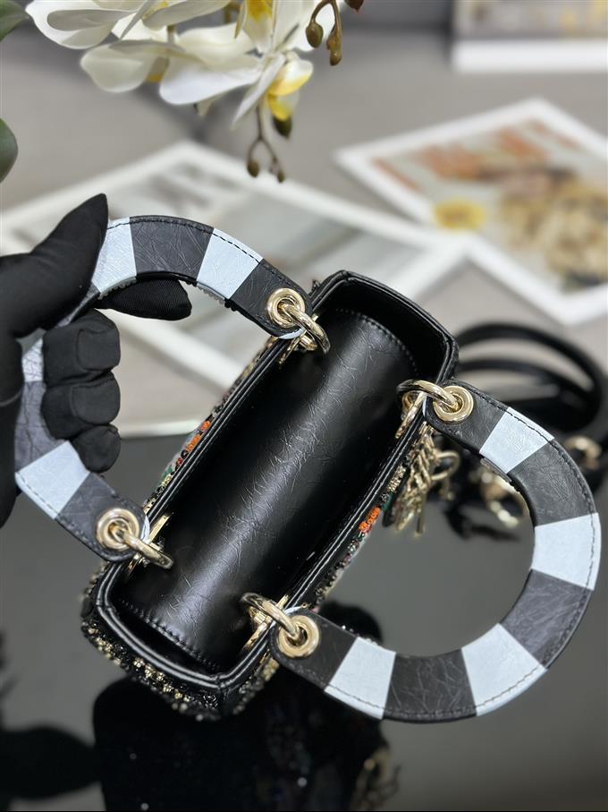 2025228Y2000P211855833