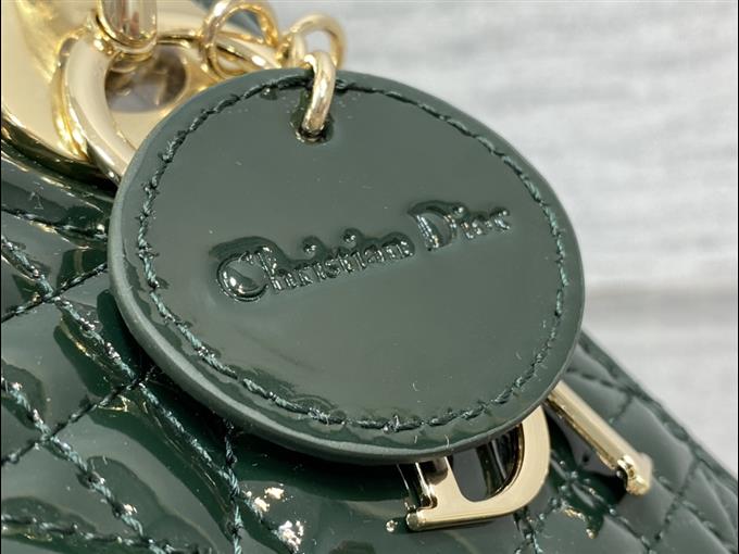 2025228Y600P205544106