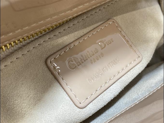 2025228Y600P205544735