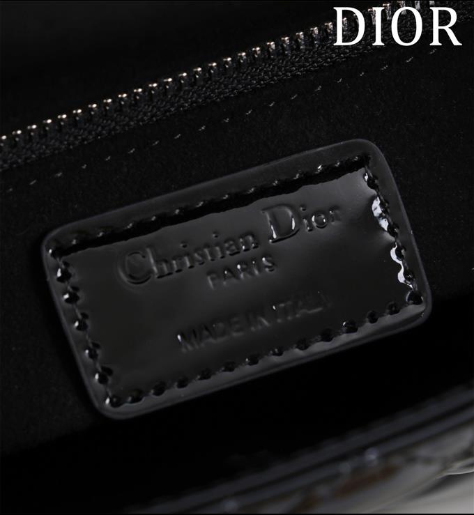 2025228Y600P205552186