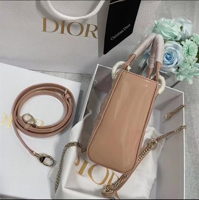 2025228Y600P205555715