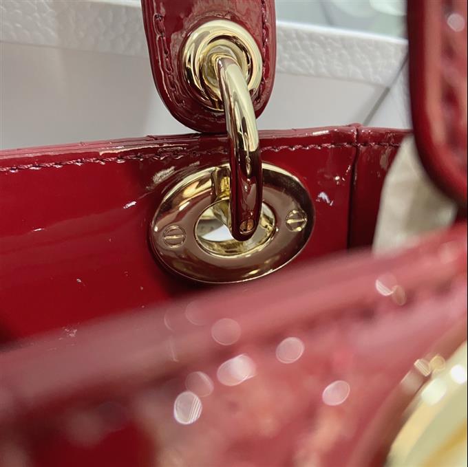 2025228Y600P205555825