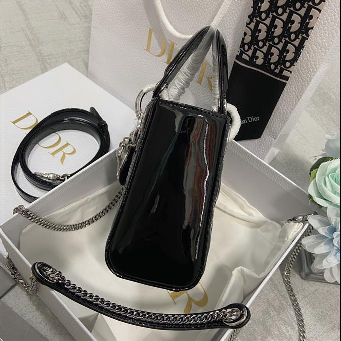 2025228Y600P205556108