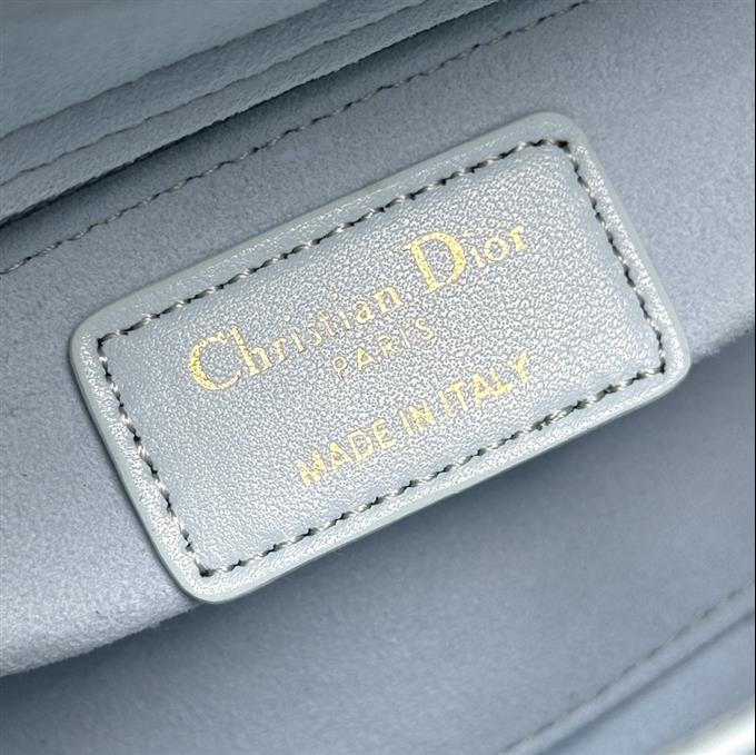 2025228Y600P205556989