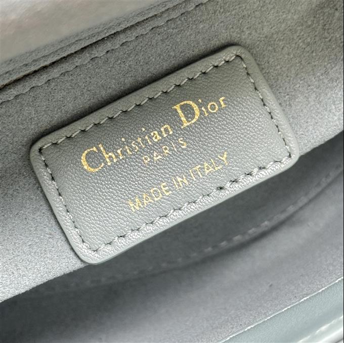 2025228Y600P205557131