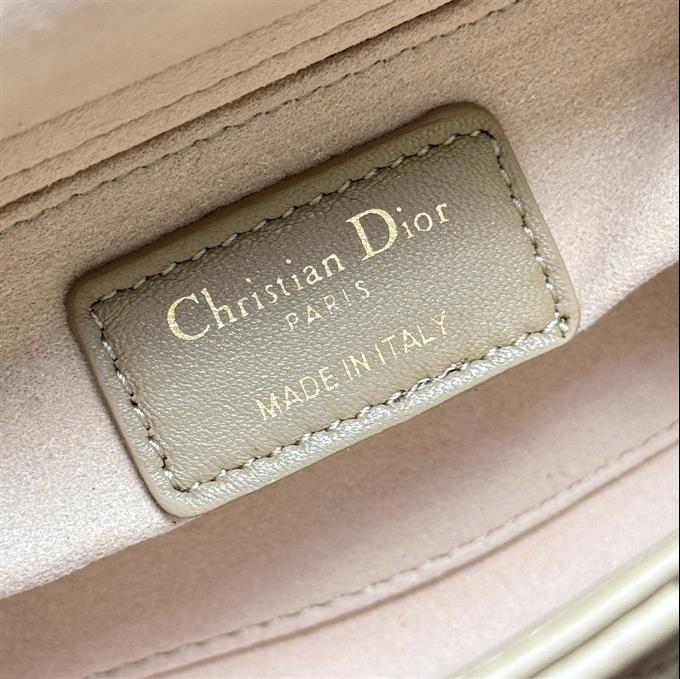 2025228Y600P205557274