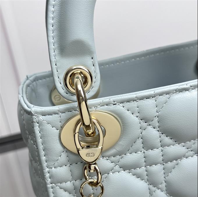 2025228Y600P205557605