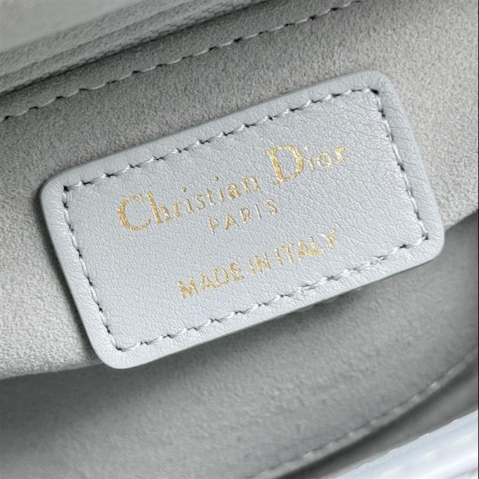 2025228Y600P205557684