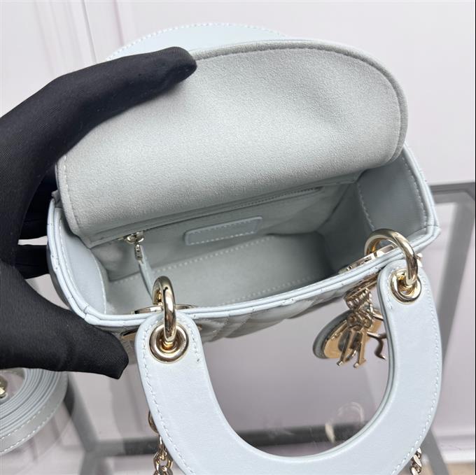 2025228Y600P205557700