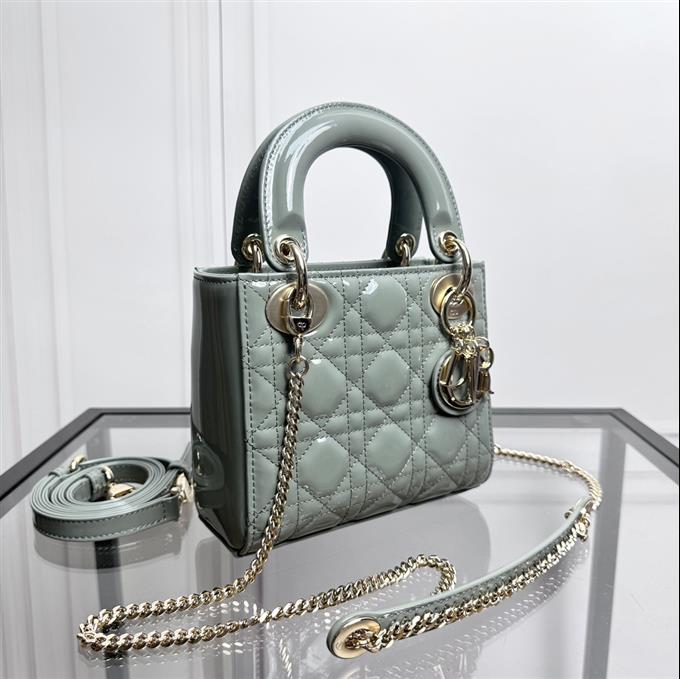 2025228Y600P205557763