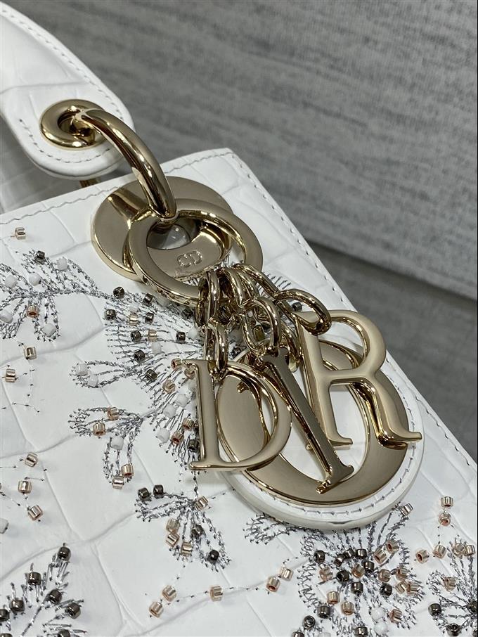 2025228Y900P20563190