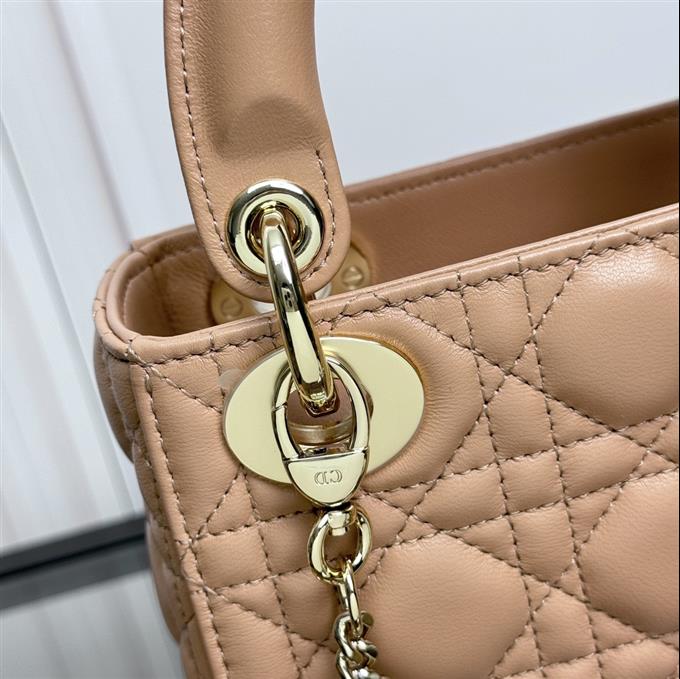 2025228Y600P205558735