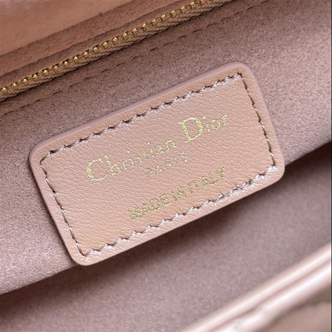 2025228Y600P205558811