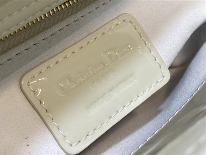 2025228Y600P20560940