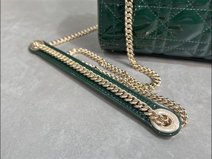 2025228Y600P205610252