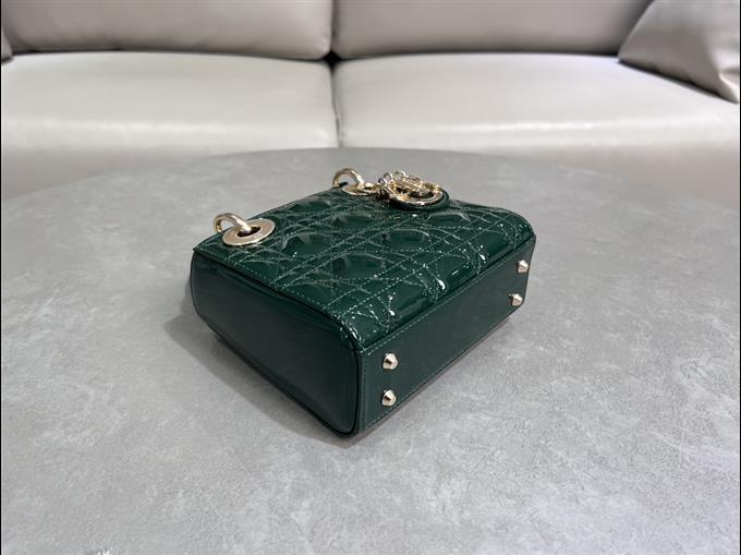 2025228Y600P205610282