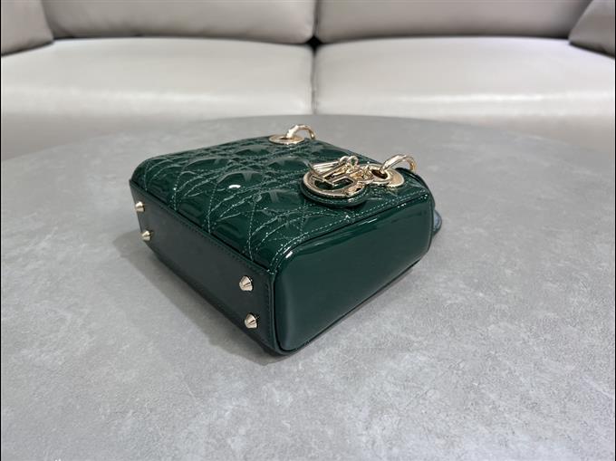 2025228Y600P205610298