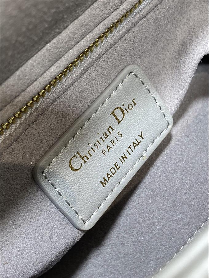 2025228Y600P205610774