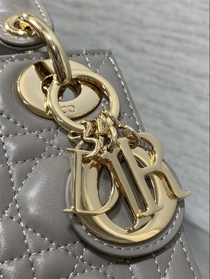 2025228Y600P205610821