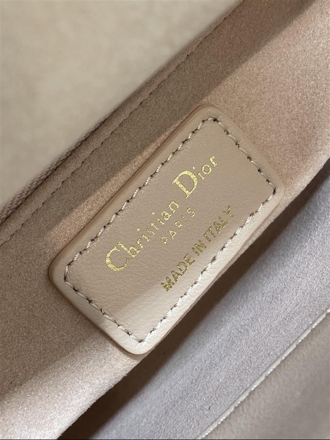 2025228Y600P205611914