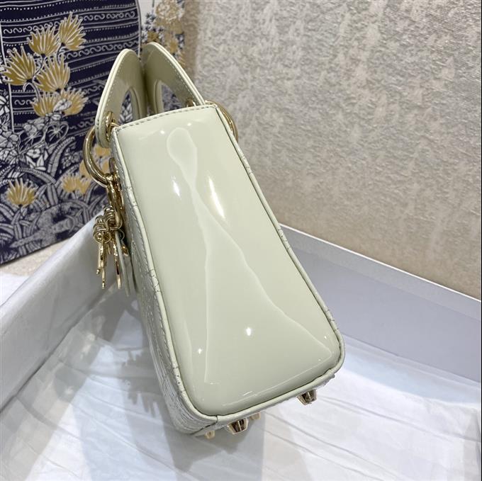 2025228Y600P205614110