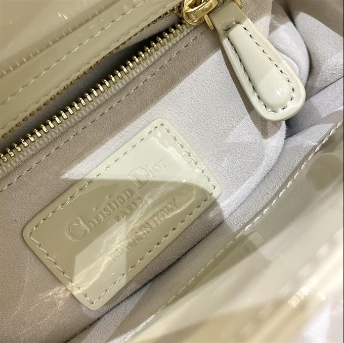 2025228Y600P205614189